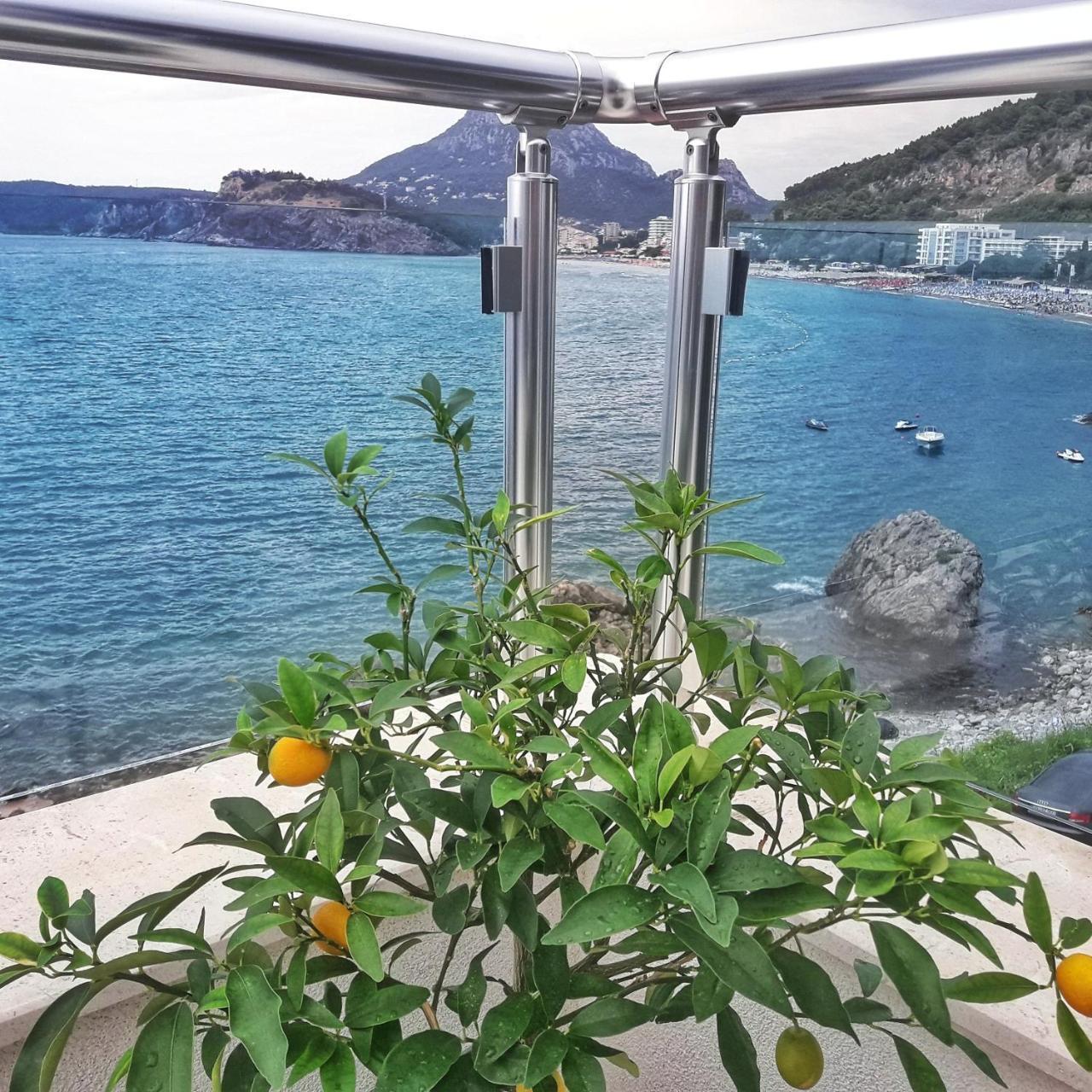 Апартаменти Two Palms Сутоморе